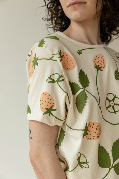 Strawberry Box-Tee