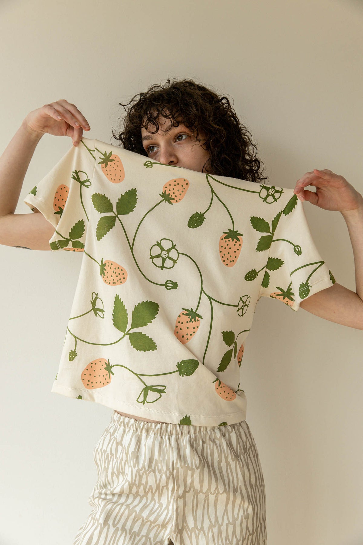 Strawberry Box-Tee
